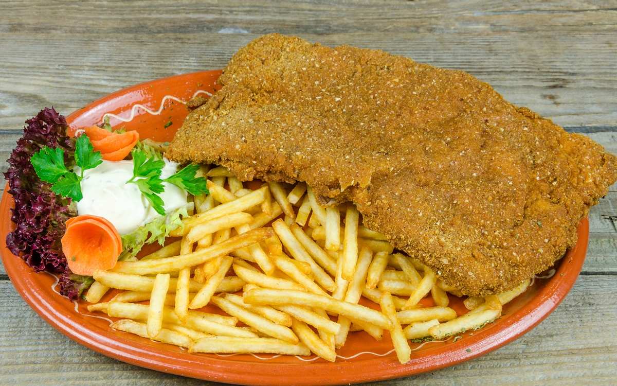 El maridaje perfecto: ¿Qué beber con un buen cachopo?